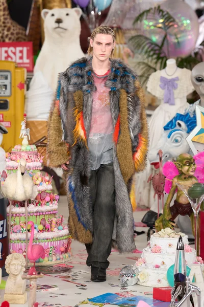 Look 37